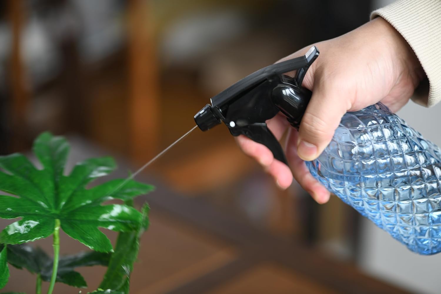 Diamond Pattern Spray Bottle – Adjustable Nozzle Multi-Purpose Sprayer for Plants, Cleaning & Personal Care